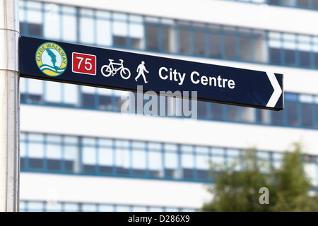 Itinéraire pour les piétons et les cyclistes au centre-ville de Glasgow sur la Clyde Walkway et piste cyclable, Ecosse, Royaume-Uni Banque D'Images