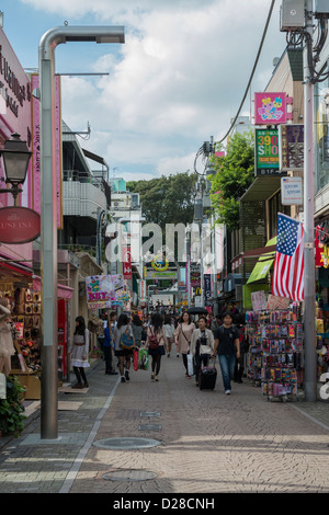 Takeshita Street Scene, à Harajuku, Shibuya, Tokyo Japon Banque D'Images