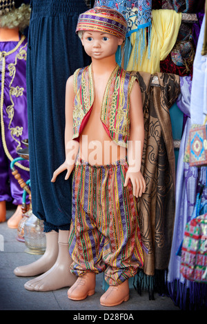 ISTANBUL Turquie - mannequin en costume traditionnel turc vêtements dans le Grand Bazar Kapali Carsi Sultanahmed Kapalicarsi Marché Banque D'Images