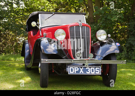 Morris 8 voiture d'époque en rouge Banque D'Images