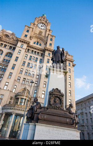 Le Royal Liver Building. L'une des trois grâces sur le front de mer de Liverpool Banque D'Images