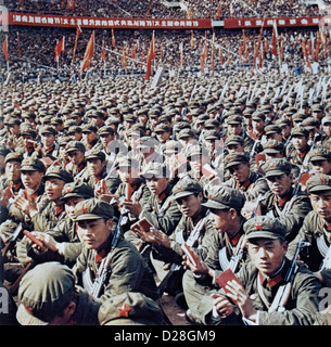 Les gardes rouges au Rally Lecture Mao Zedong, le petit livre rouge de Pékin, Chine, 1966 Banque D'Images