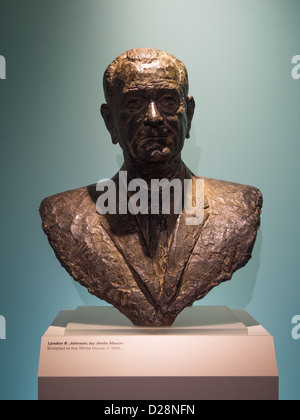 Buste en bronze de Lyndon B Johnson, président des États-Unis dans sa bibliothèque et musée présidentiel à Austin, Texas Banque D'Images