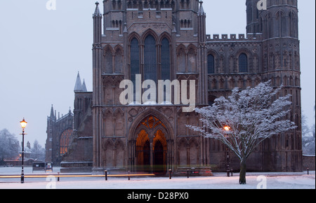 Cathédrale d'Ely Cambridge dans la neige Banque D'Images