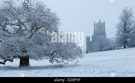 Cathédrale d'Ely Cambridge dans la neige Banque D'Images