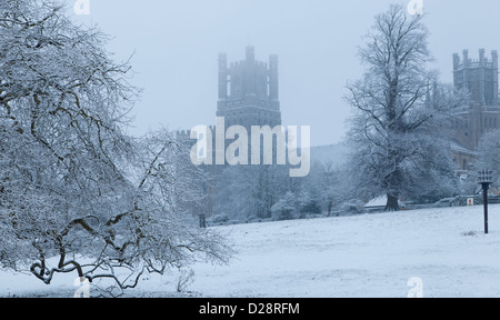 Cathédrale d'Ely Cambridge dans la neige Banque D'Images