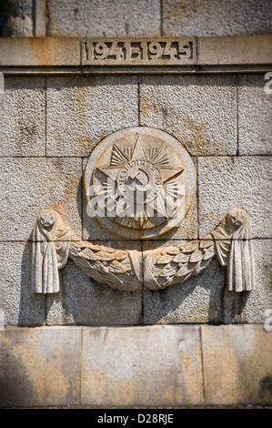 Berlin, Allemagne, étoile soviétique avec la faucille et du marteau sur le mémorial de Treptow Banque D'Images