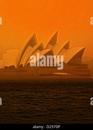 Opéra de Sydney pendant la tempête de poussière rouge 2009 Banque D'Images