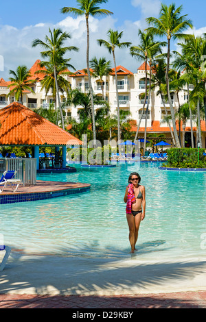 Piscine dans un hôtel resort à Punta Cana, République dominicaine, Caraïbes Banque D'Images