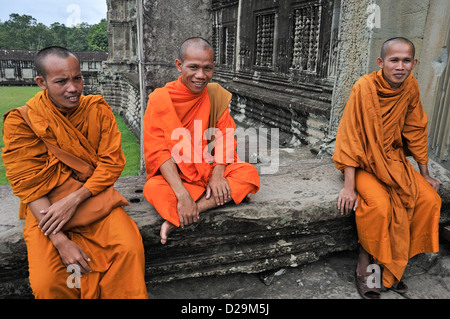 Les moines bouddhistes, Angkor Wat, au Cambodge Banque D'Images