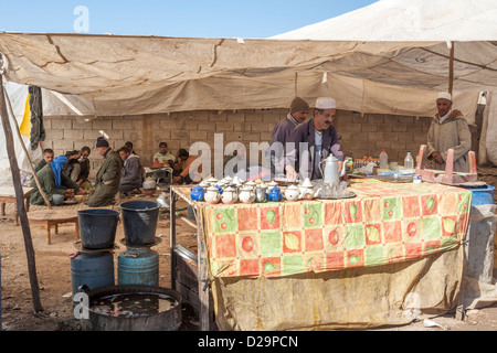 Café, marché du dimanche, Berber Village, Taroudant, Maroc Banque D'Images