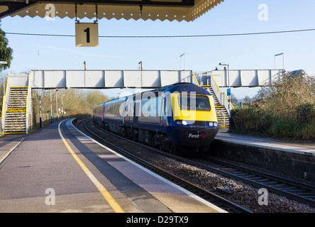 First Great Western train tirant sur Castle Cary gare, Somerset, UK Banque D'Images