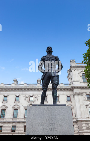 Statue de Jan Christian Smuts à Parliament Square, Londres. Il a été créé par Sir Jacob Epstein et a été érigée en 1956. Banque D'Images