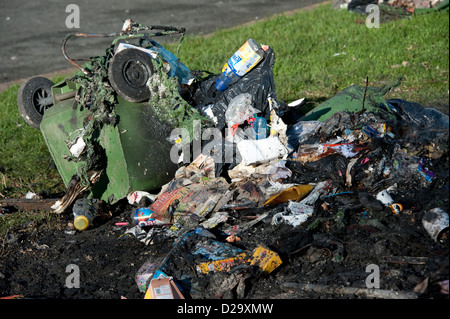 Wheelie Bin débris d'Incendie Incendie criminel Banque D'Images