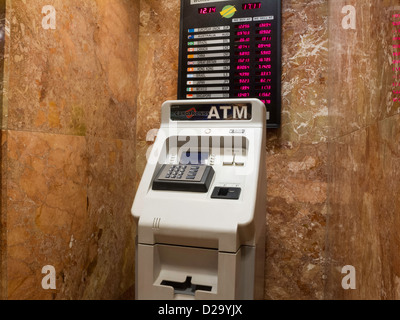 Guichet automatique bancaire (GAB) et les taux de change, NYC Banque D'Images