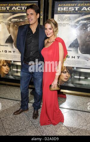 Chris Coleman et Charlotte Jackson assiste à l'envol - UK Création le 17/01/2013 à l'Empire Leicester Square, Londres. Les personnes sur la photo : Chris Coleman et Charlotte Jackson. Photo par Julie Edwards Banque D'Images