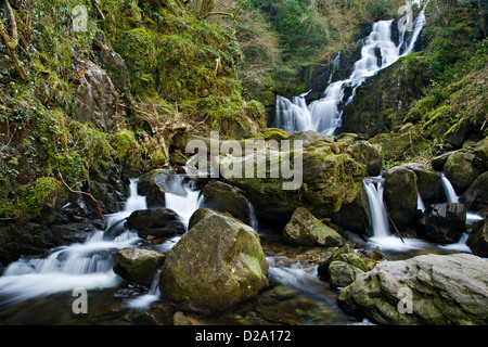 Torc Waterfall dans le Parc National de Killarney, Irlande Banque D'Images
