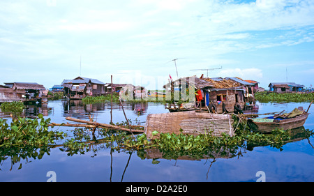 Un village flottant vietnamien Le sud du Cambodge Asie du sud-est Banque D'Images