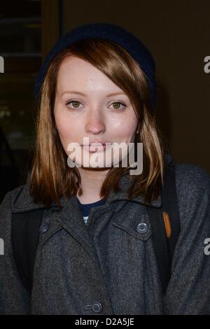 Salt Lake City, USA. 17 janvier 2013. Emily Browning, quitte l'aéroport international de Salt Lake City et à propos de Sundance Film Festival attire des célébrités à Salt Lake City, l'aéroport international de Salt Lake City, Salt Lake City, Utah le 17 janvier 2013. Photo par : Ray Tamarra/Everett Collection/ Alamy Live News Banque D'Images