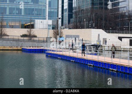 La plate-forme de marche Canary Wharf Banque D'Images