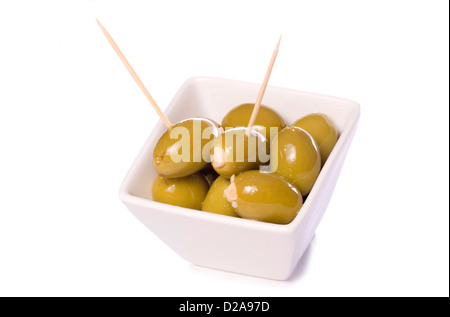 Olives vertes farcies à l'ail silhouette studio Banque D'Images