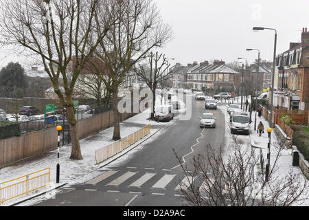 Londres, Royaume-Uni, 18 janvier 2013. Faible neige commence à tomber dans la matinée à Wandsworth, au sud ouest de Londres. Credit : Dutourdumonde / Alamy Live News Banque D'Images