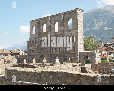 Ruines du théâtre romain à Aoste Italie Banque D'Images