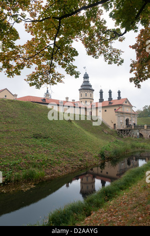 Célèbre château Nesvizh devint un lieu crucial au Bélarus, ancienne résidence des Radziwills. Il est inclus dans la Liste du patrimoine mondial de l'UNESCO Banque D'Images