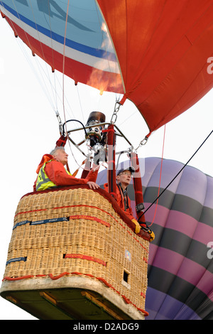 Montgolfières de partir de Douvres pour un record du monde la traversée de la manche. Banque D'Images