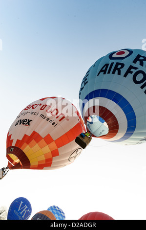 Montgolfières de partir de Douvres pour un record du monde la traversée de la manche. Banque D'Images