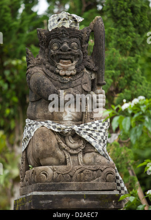 L'hindouisme balinais statue de pierre dans le temple mère Besakih dans. Banque D'Images