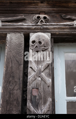 Les sculptures en bois macabre à l'aître Saint-Maclou (ancien charnier), Rouen, Haute-Normandie, France Banque D'Images