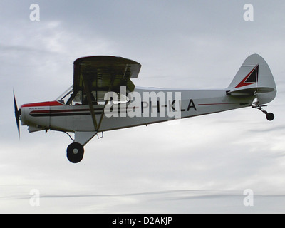 PH-ALK Piper PA-18-150 Super Cub à Deventer - Teuge (EHTE). Banque D'Images