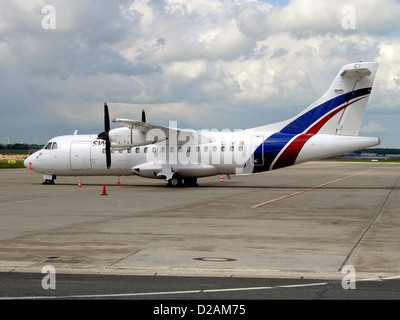 Aerospatiale Alenia ATR-42-300 CE Swiftair décollent-PIV Leipzig Halle (LEJ - EDDP) Banque D'Images