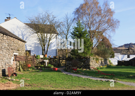 Grange et ferme dans l'ancien village anglais de Watendlath, Parc National de Lake District, Cumbria, England, UK, Grande-Bretagne Banque D'Images