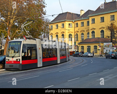 -Tramway moderne à Vienne, Autriche. Banque D'Images