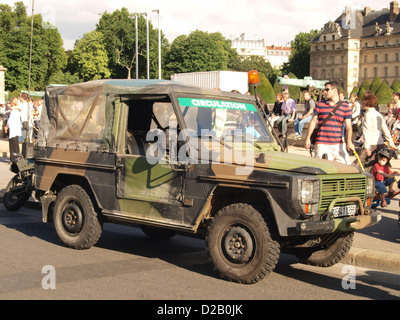 Peugeot P4 défilé militaire français Champs Elysees Banque D'Images