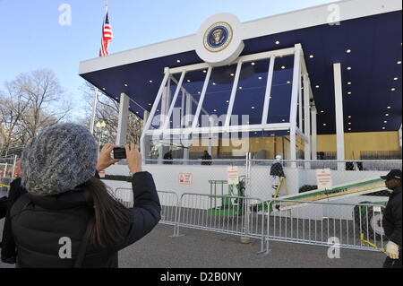 19 janvier 2013 - Washington, DC, États-Unis - préparation de la parade du président tribune que Washington se prépare pour le 21 janvier 2013, deuxième discours inaugural du Président Barack OBAMA. (Crédit Image : Crédit : Jay Egelsbach/ZUMAPRESS.com/Alamy Live News) Banque D'Images