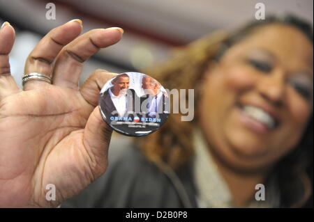 19 janvier 2013 - Washington, DC, États-Unis - Shoppers trier souvenirs inaugural que Washington se prépare pour le 21 janvier 2013, deuxième discours inaugural du Président Barack OBAMA. (Crédit Image : Crédit : Jay Egelsbach/ZUMAPRESS.com/Alamy Live News) Banque D'Images