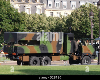 Camion Renault GBC 180 Champs Elysées défilé militaire Banque D'Images