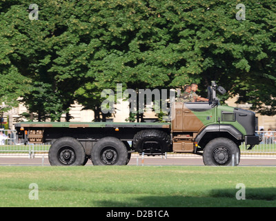 Camion Renault GBC 180 Champs Elysées défilé militaire Banque D'Images