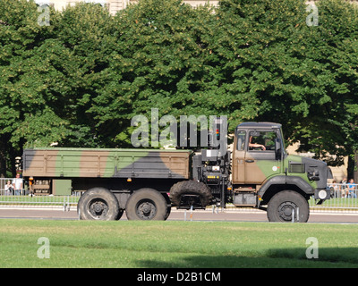 Camion Renault GBC 180 Champs Elysées défilé militaire Banque D'Images