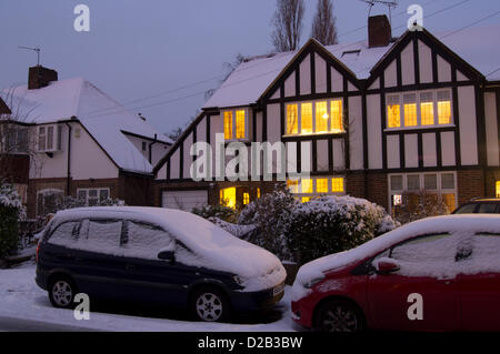 Surrey, UK. 18 janvier, 2013. uk, Angleterre, Surrey, chambre à la tombée de la neige Banque D'Images