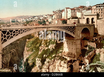 Avec un grand pont, Constantine, Algérie, circa 1900 Banque D'Images