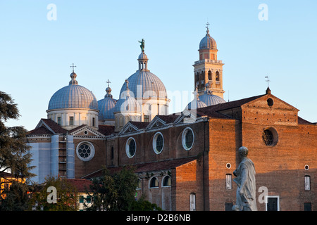 Vue de la basilique de S.Giustina à Padoue de Prato della Valle, Italie Banque D'Images