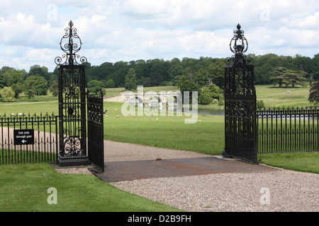 Kedleston Hall formel de gates dans le Derbyshire, Angleterre Banque D'Images