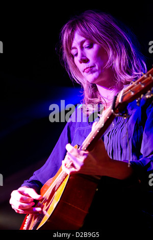 Le 23 novembre 2012 - Milan, Italie - l'auteur-compositeur Beth Orton effectue au music club Salumeria della Musica Banque D'Images