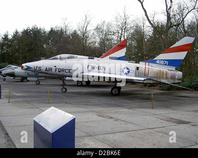 Musée de l'Aviation militaire Soesterberg.North American F-100D Super Sabre - US Air Force 54-1871 Banque D'Images