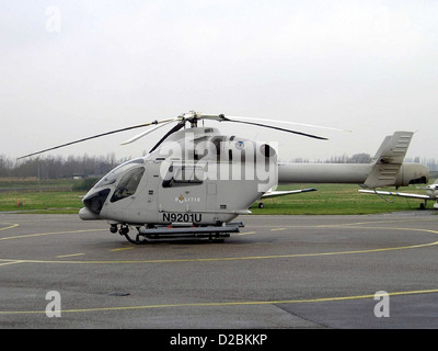 McDonnell Douglas MD-900 Explorer Police néerlandaise N9201U Zestienhoven Rotterdam (RTM - Programme opérationnel EHRD), Pays-Bas Banque D'Images