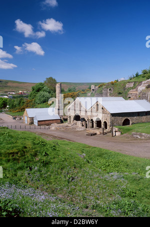 Blaenavon Ironworks et vue sur vallée pour grand puits Site du patrimoine mondial de l'Vallées Torfaen Blaenavon South Wales UK Banque D'Images